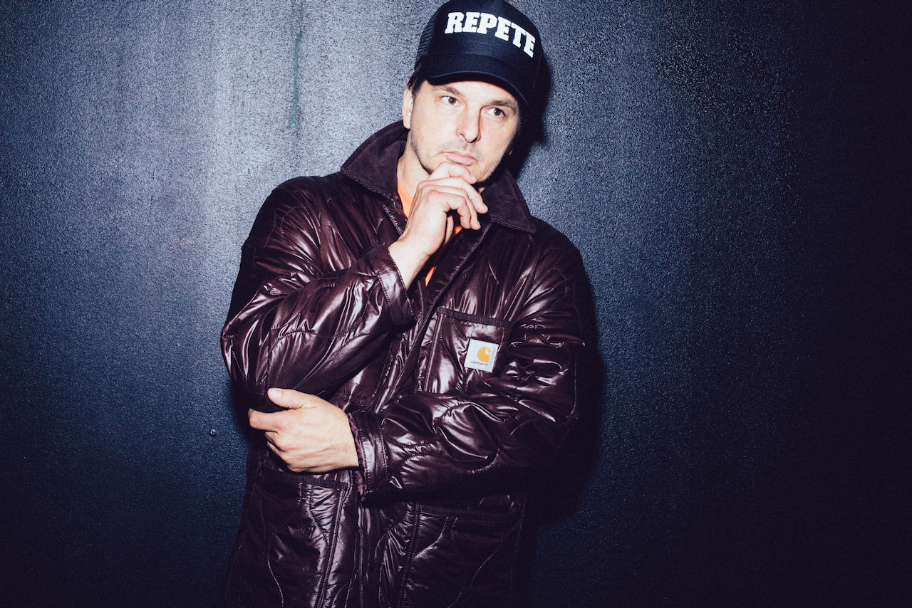 CLOTHES/APPAREL